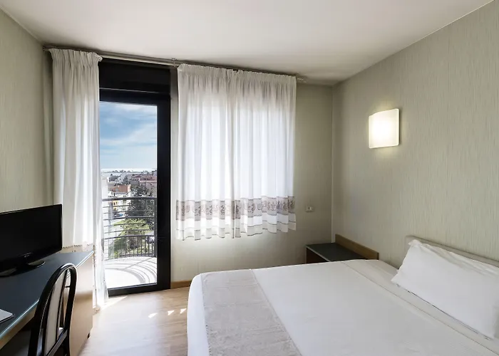 Western Italia Hotel 3*